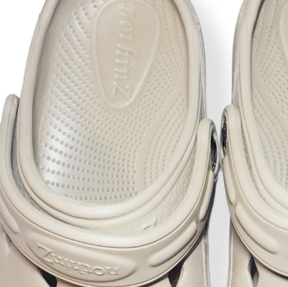 #687 New Nothinz Women's Creamy Tan Clogs Sandals Water Shoes 5 5L Shoes - Picture 4 of 8